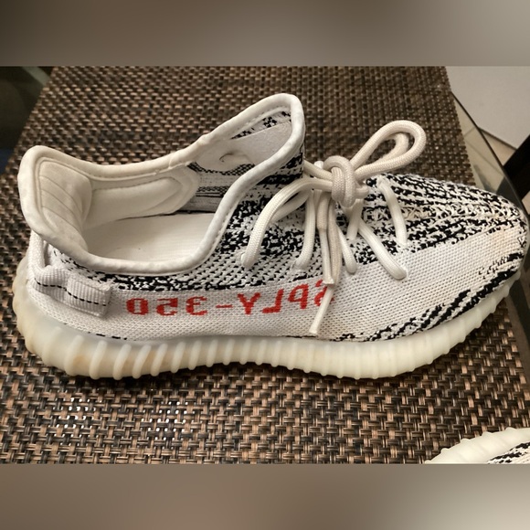 Authenticity Guaranteed Yeezy 350 v2 Zebra - Picture 3 of 6